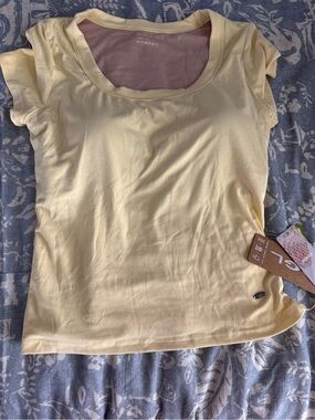 OGL Women’s Short Sleeve Scoop Neck Tee in Pale Yellow NWT